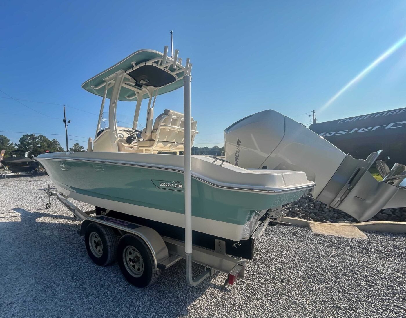 2026 Boston Whaler 220 Dauntless - Image 5