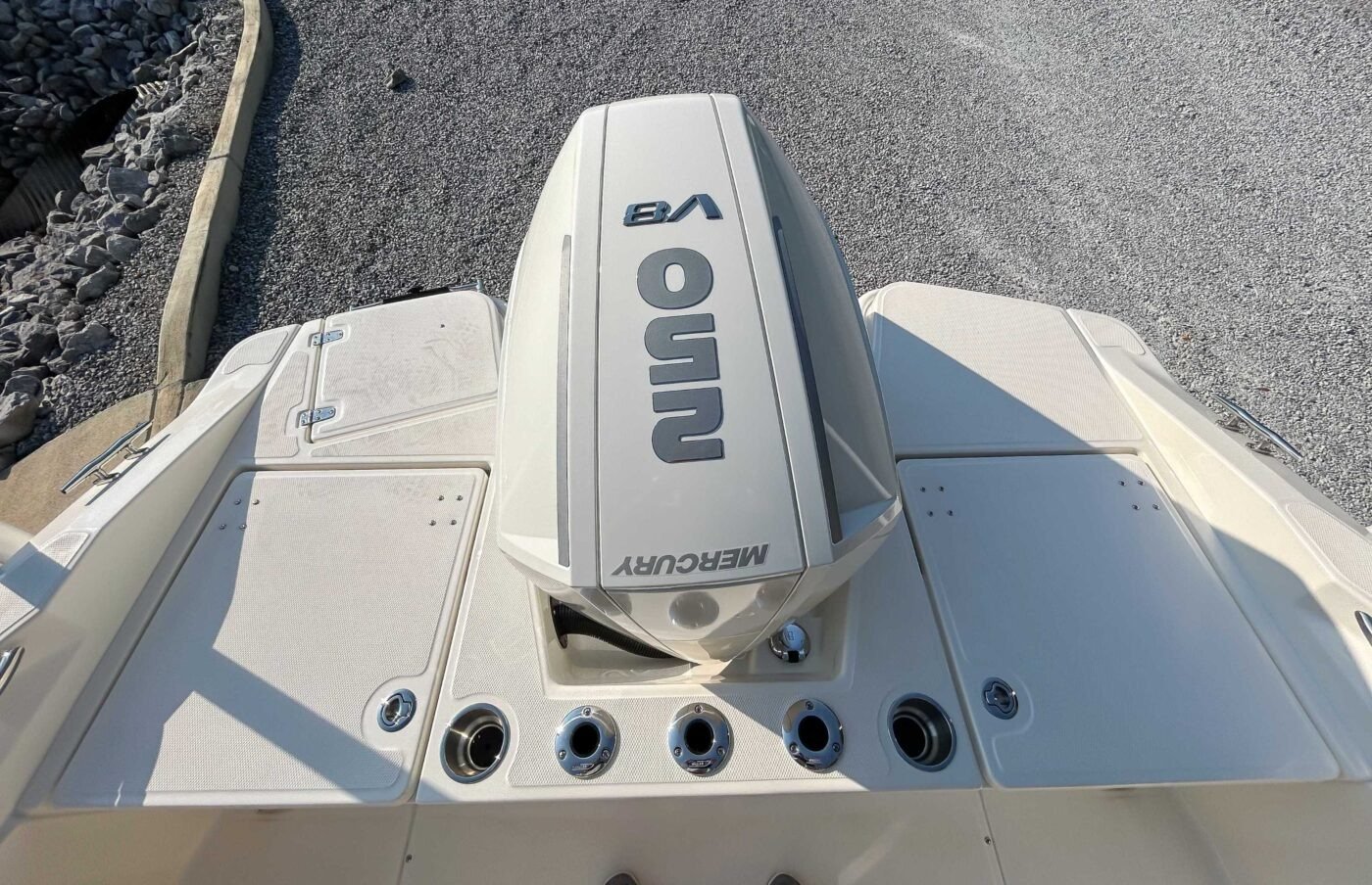 2026 Boston Whaler 220 Dauntless - Image 14