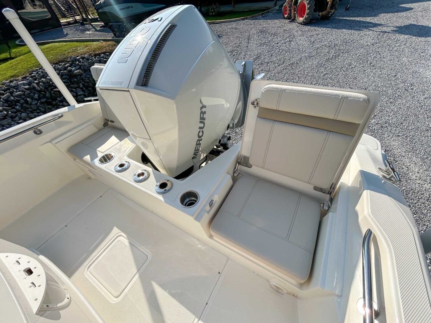 2026 Boston Whaler 220 Dauntless - Image 15