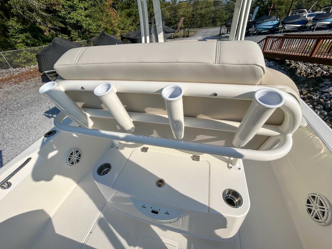 2026 Boston Whaler 220 Dauntless - Image 17