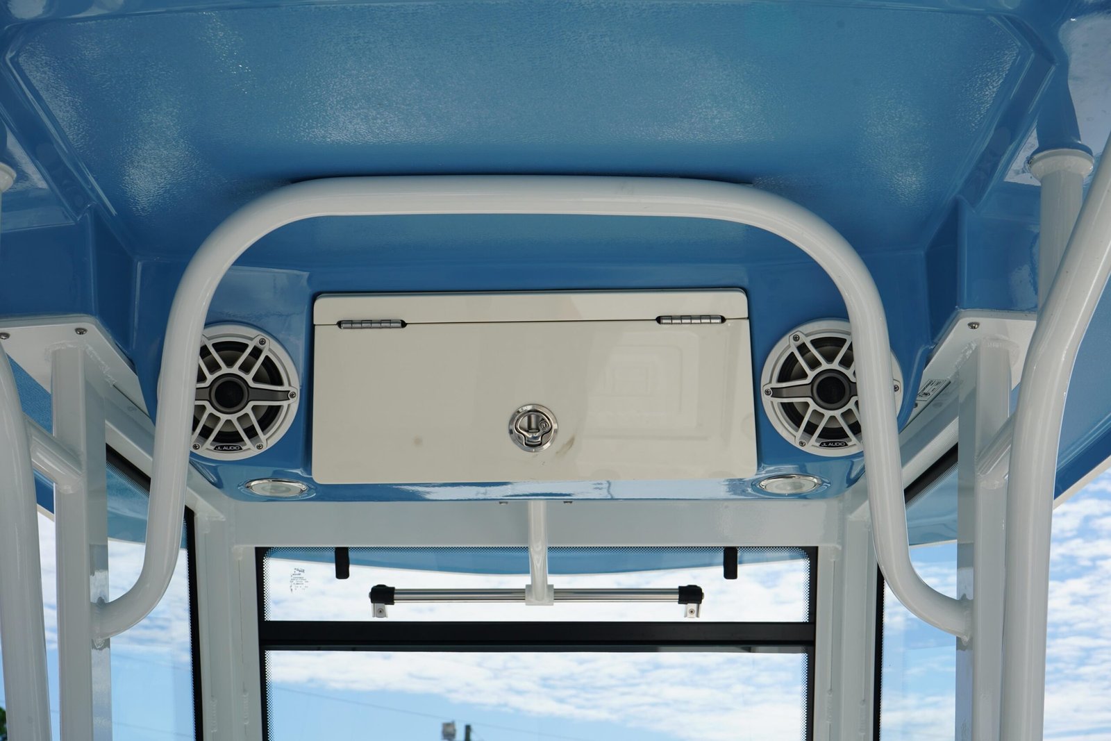 2026 Robalo R250 Center Console - Image 13