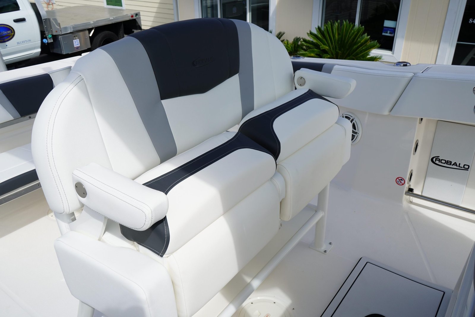 2026 Robalo R250 Center Console - Image 15