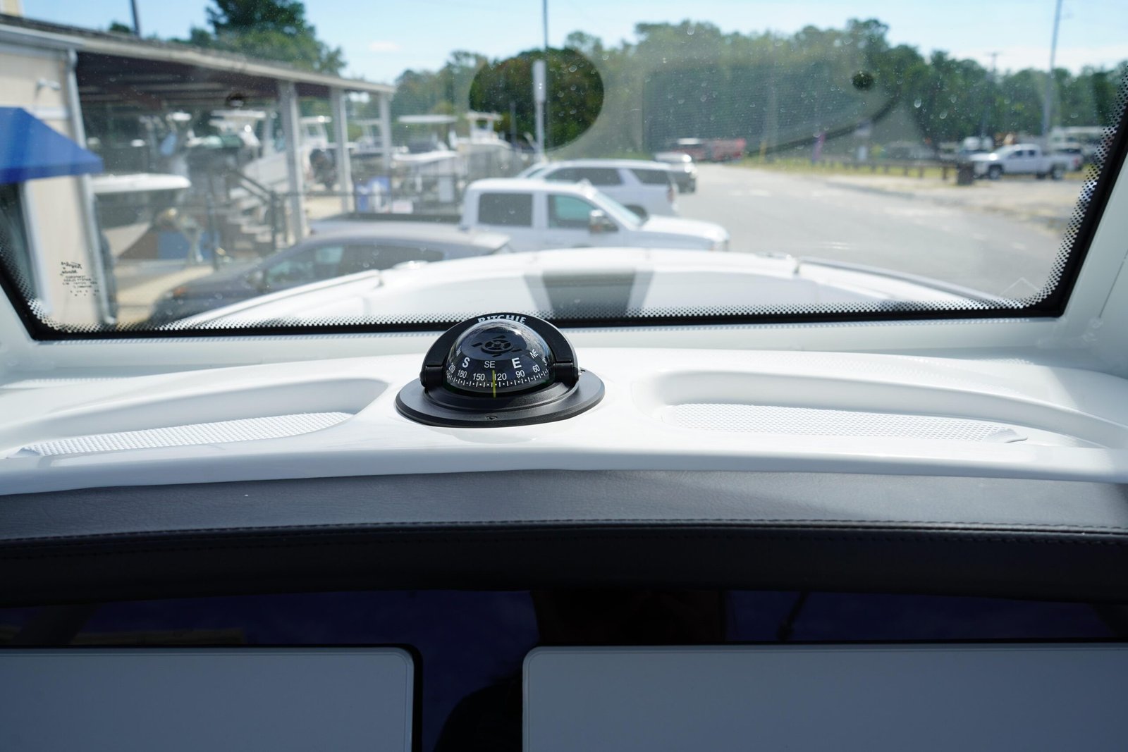 2026 Robalo R250 Center Console - Image 20