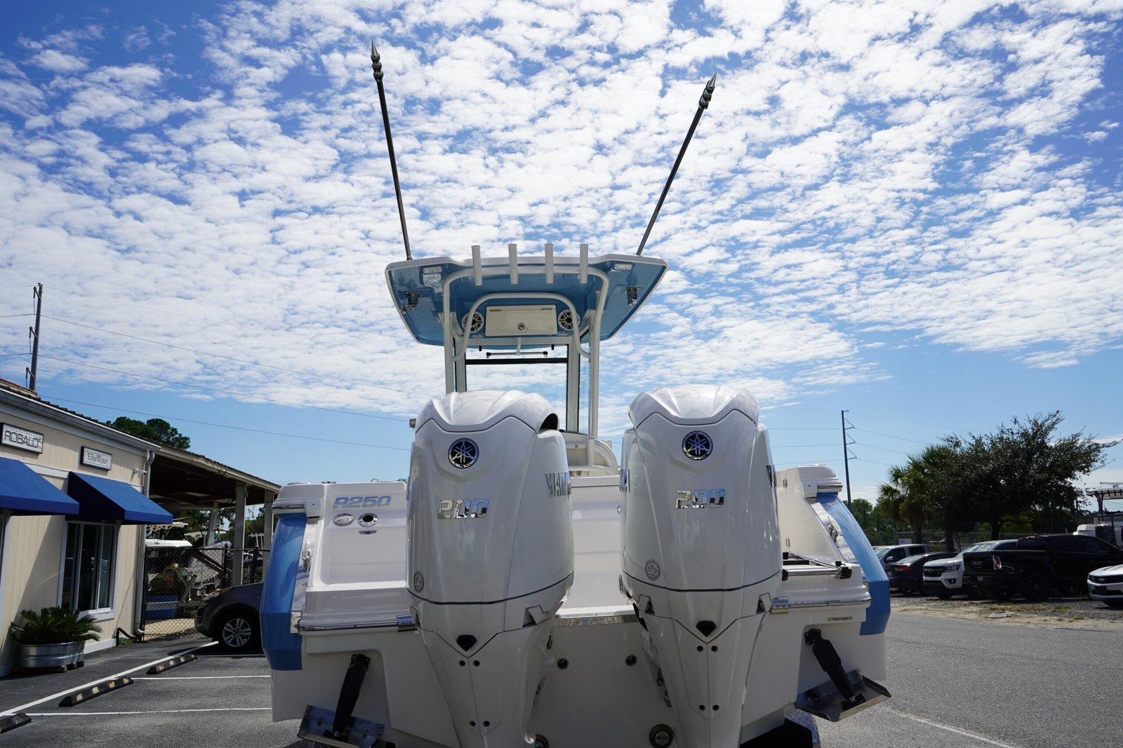 2026 Robalo R250 Center Console - Image 4