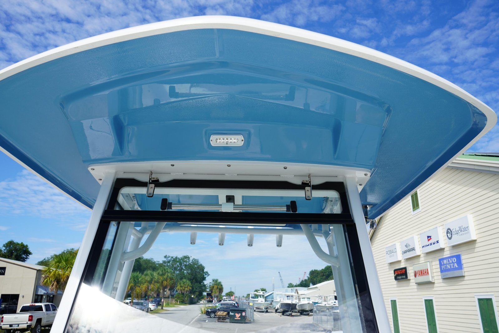 2026 Robalo R250 Center Console - Image 24