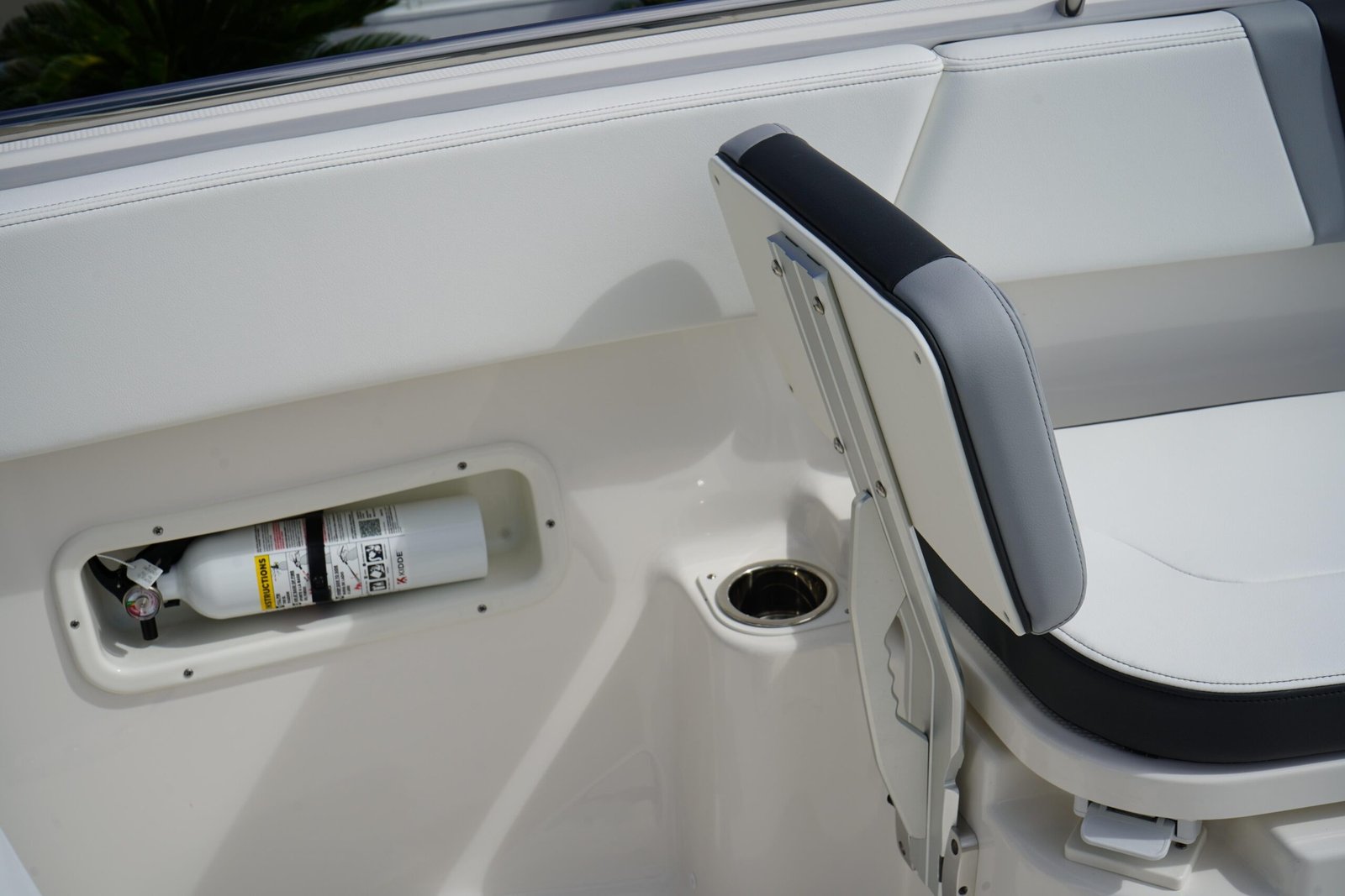 2026 Robalo R250 Center Console - Image 25
