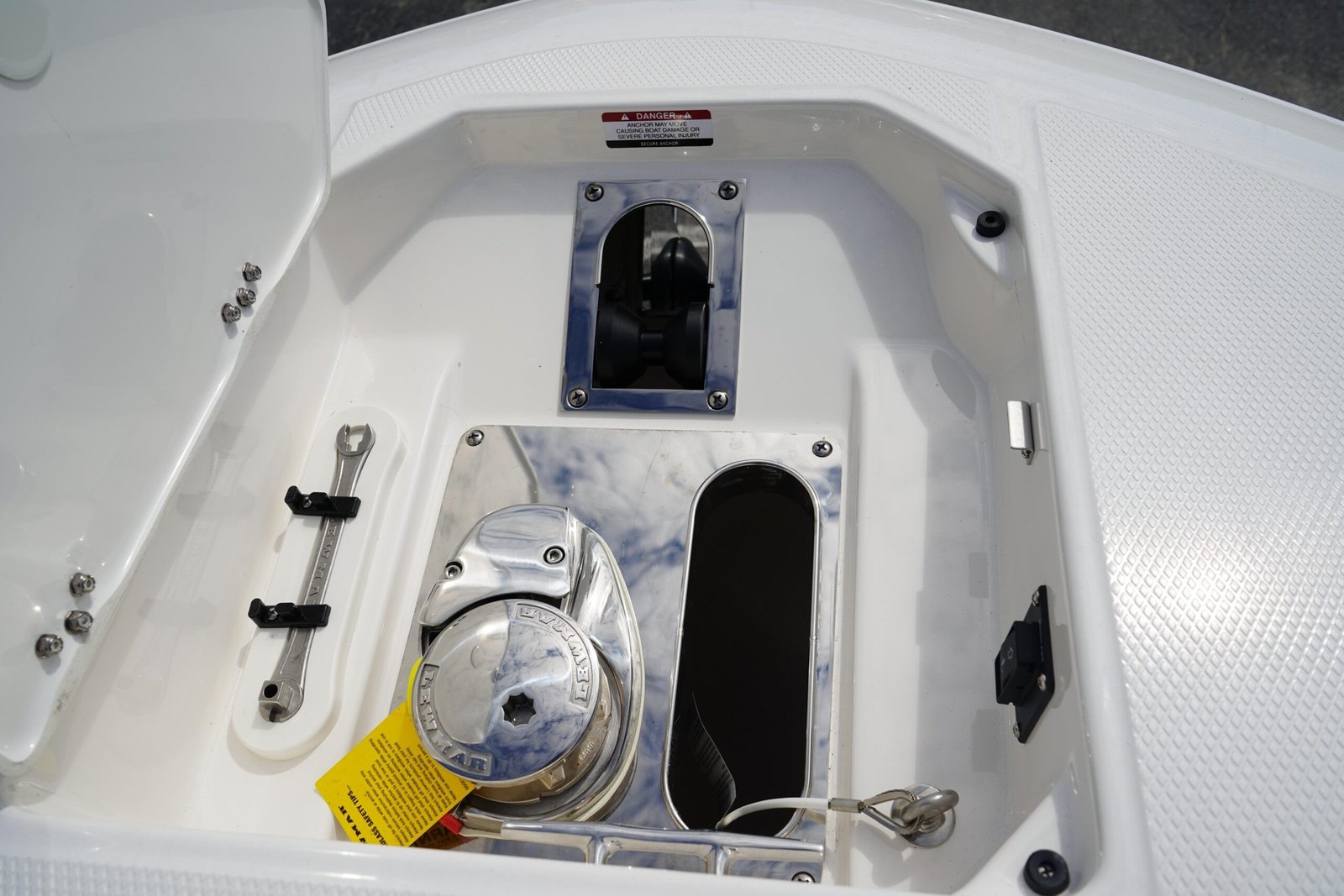 2026 Robalo R250 Center Console - Image 30