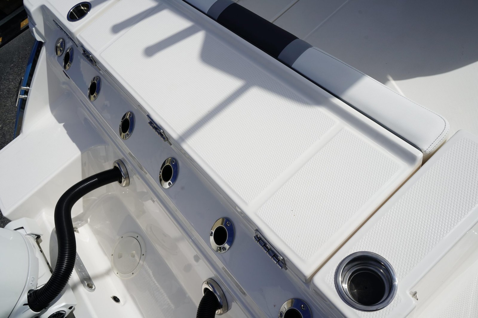 2026 Robalo R250 Center Console - Image 5