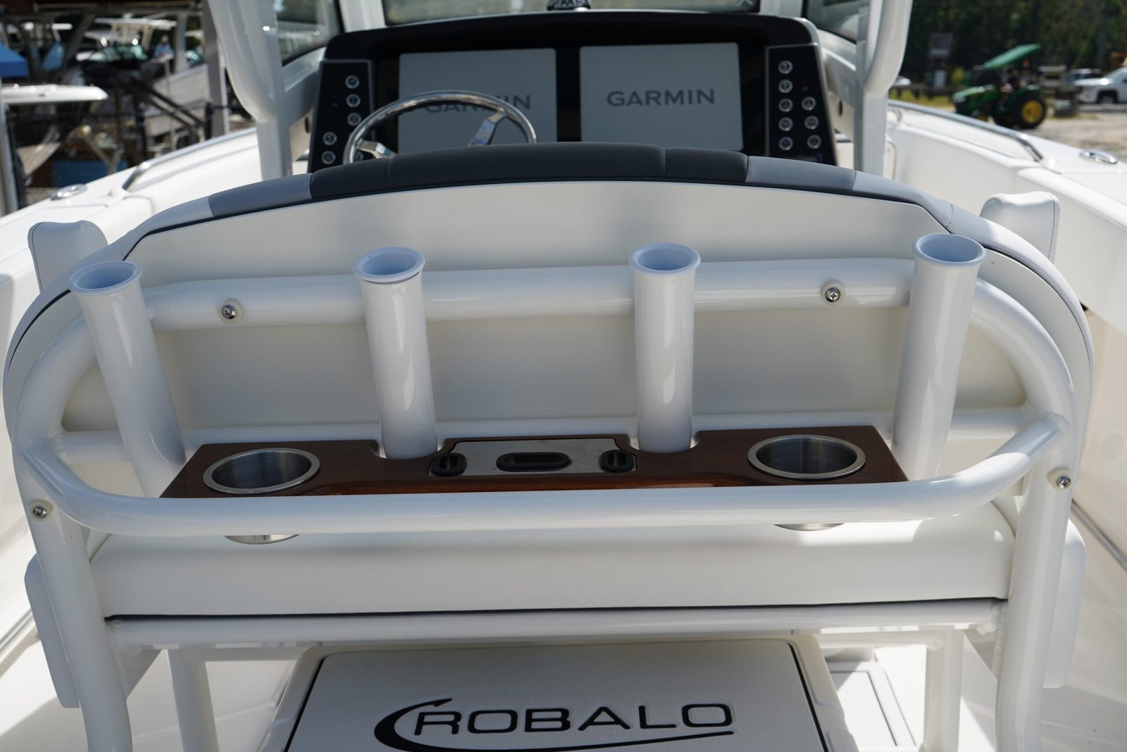 2026 Robalo R250 Center Console - Image 11