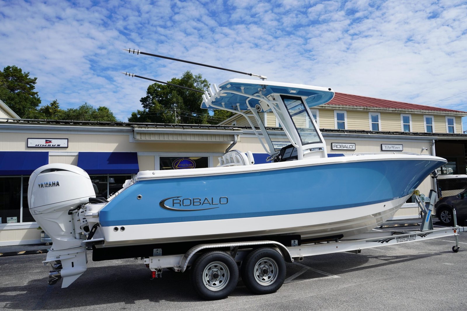 2026 Robalo R250 Center Console - Image 2