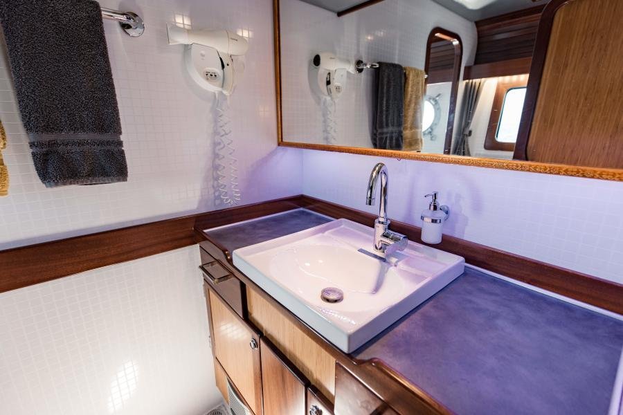 Custom 78 TransOcean Powercat IETA - Image 33