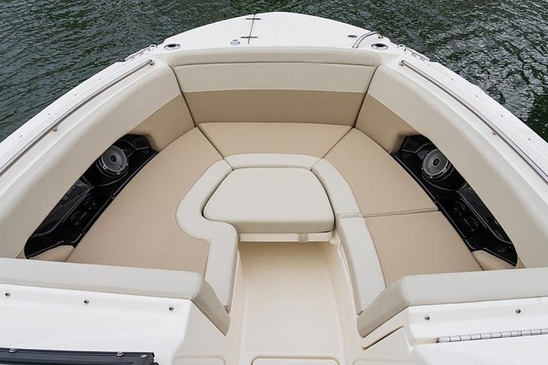 2025 Boston Whaler 240 Vantage - Image 9