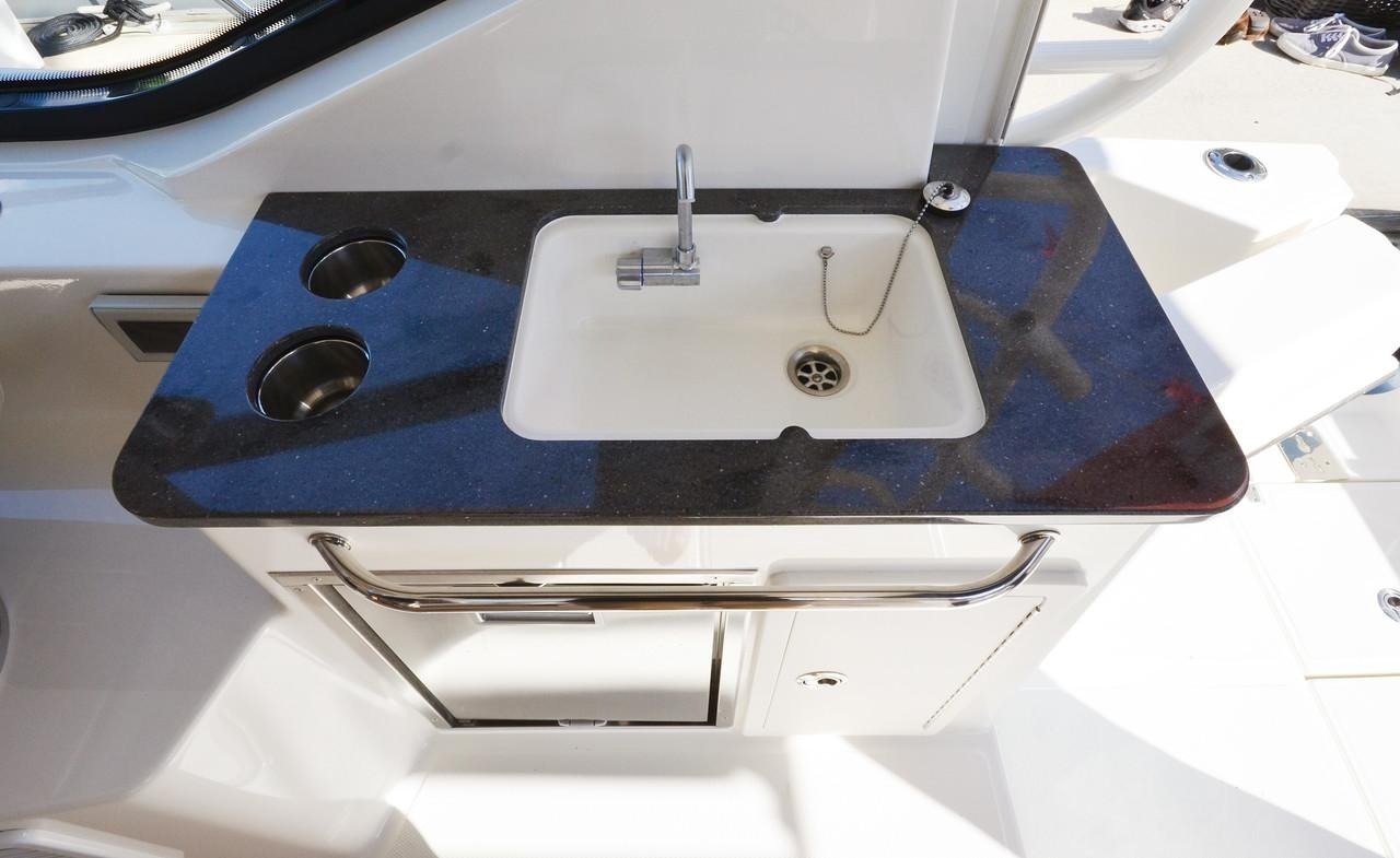 2025 Boston Whaler 325 Conquest - Image 25