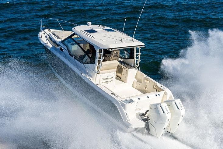 2025 Boston Whaler 325 Conquest - Image 20