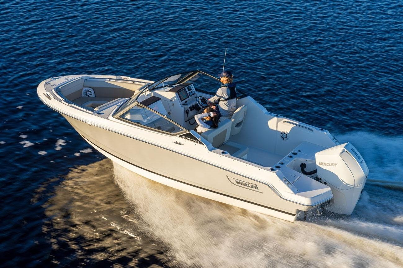 2025 Boston Whaler 210 Vantage - Image 13