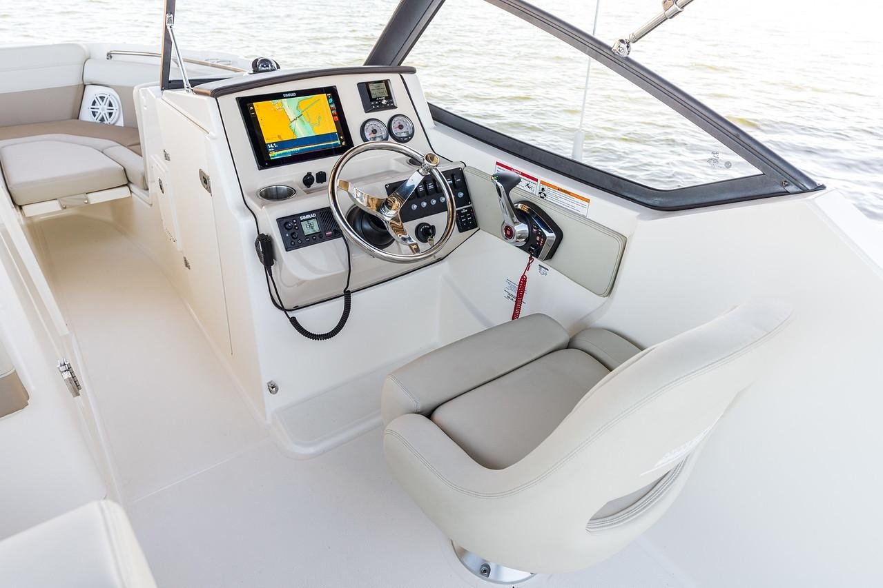 2025 Boston Whaler 210 Vantage - Image 22