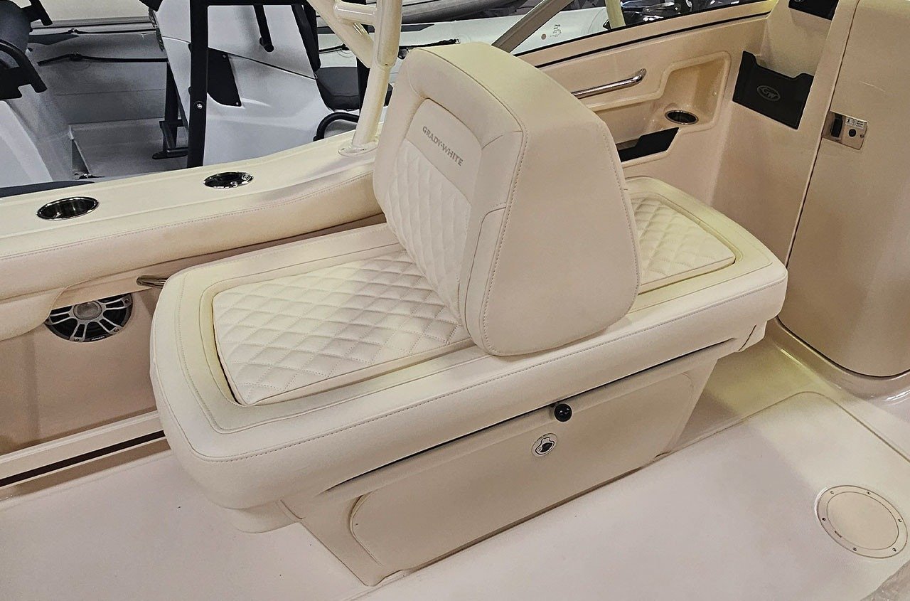 Grady-White Freedom 235 For Sale | Sea Glass Green | Yamaha 350hp Outboard - Image 8