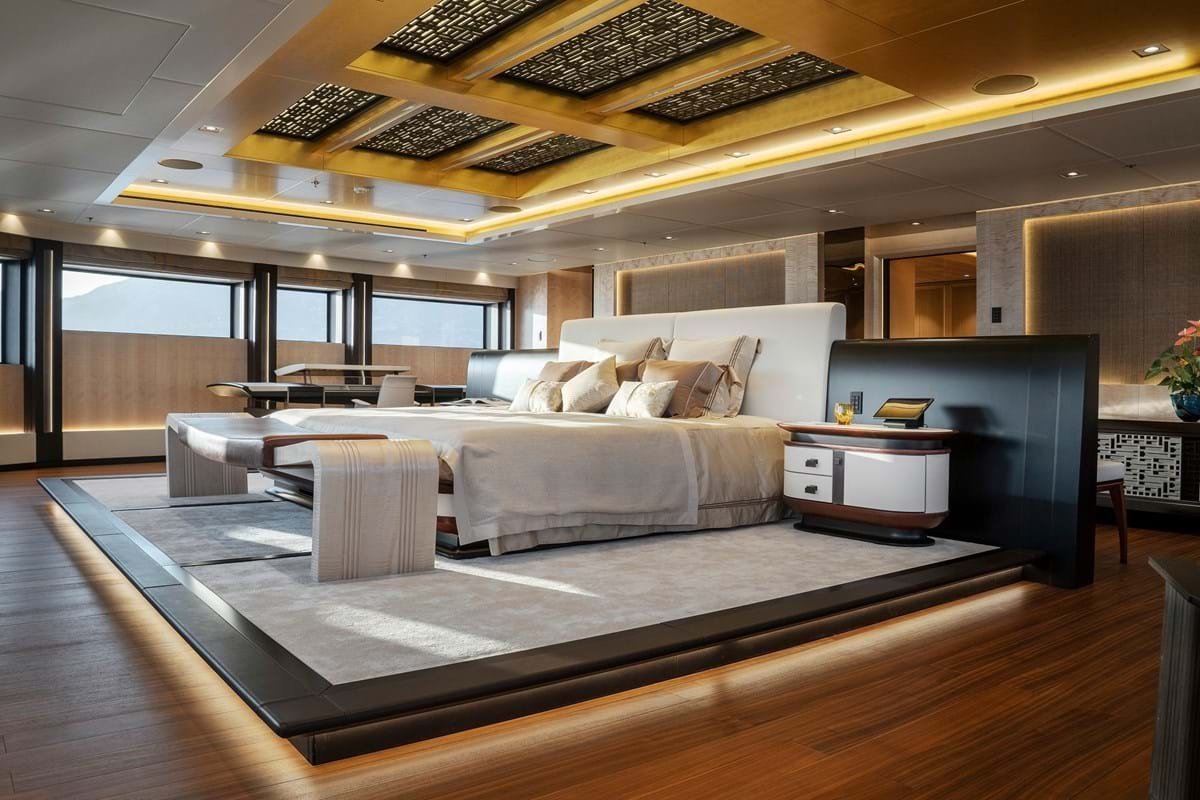 ILLUSION PLUS Motor yacht for sale - Image 7