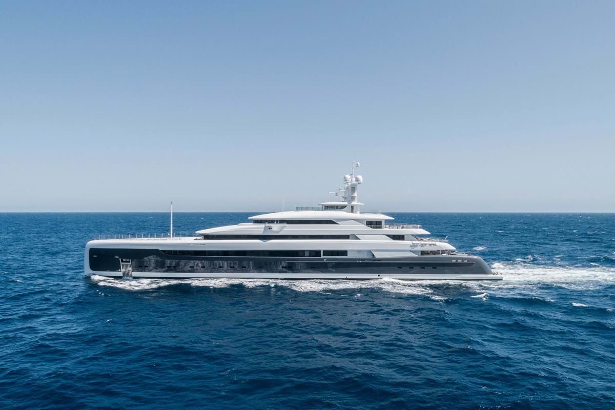 ILLUSION PLUS Motor yacht for sale - Image 28