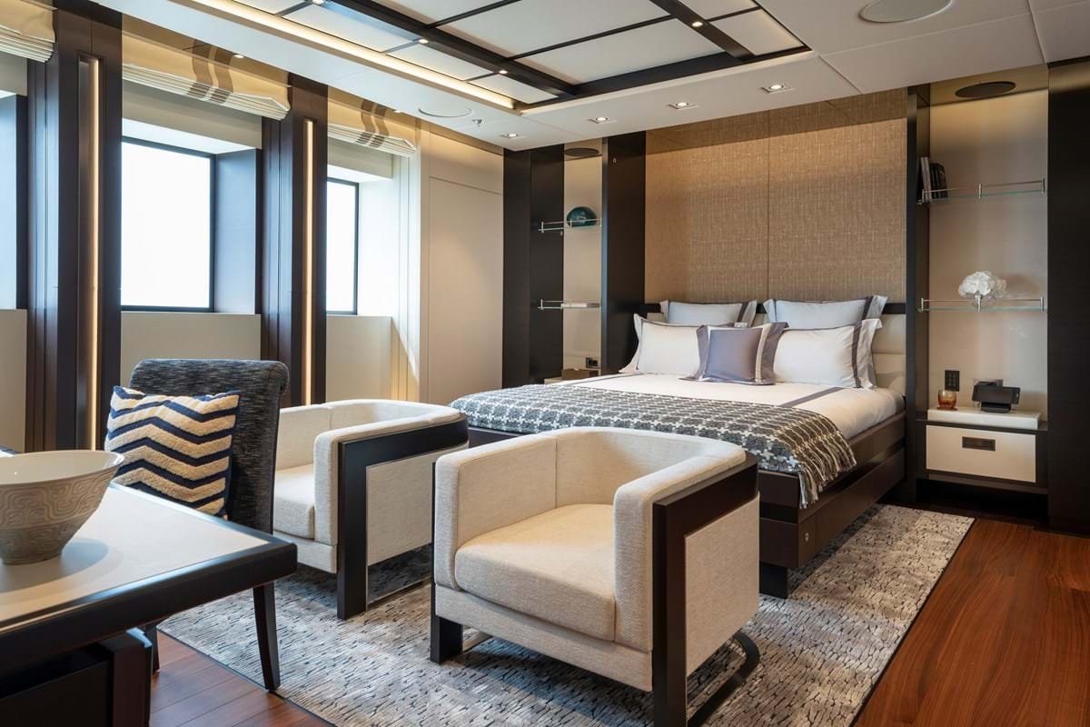 ILLUSION PLUS Motor yacht for sale - Image 12