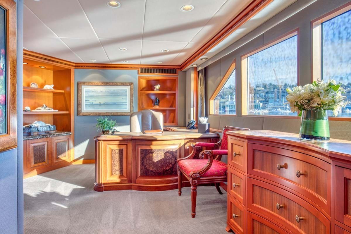 ICE BEAR Motor yacht for sale - Image 9